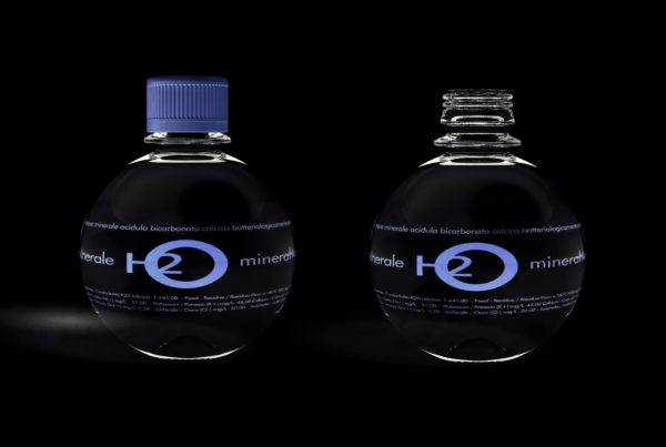 Spherical Bottle in pet per bevande gassate e acqua minerale disegnata da Luca Casini Casini studio Industrial Design